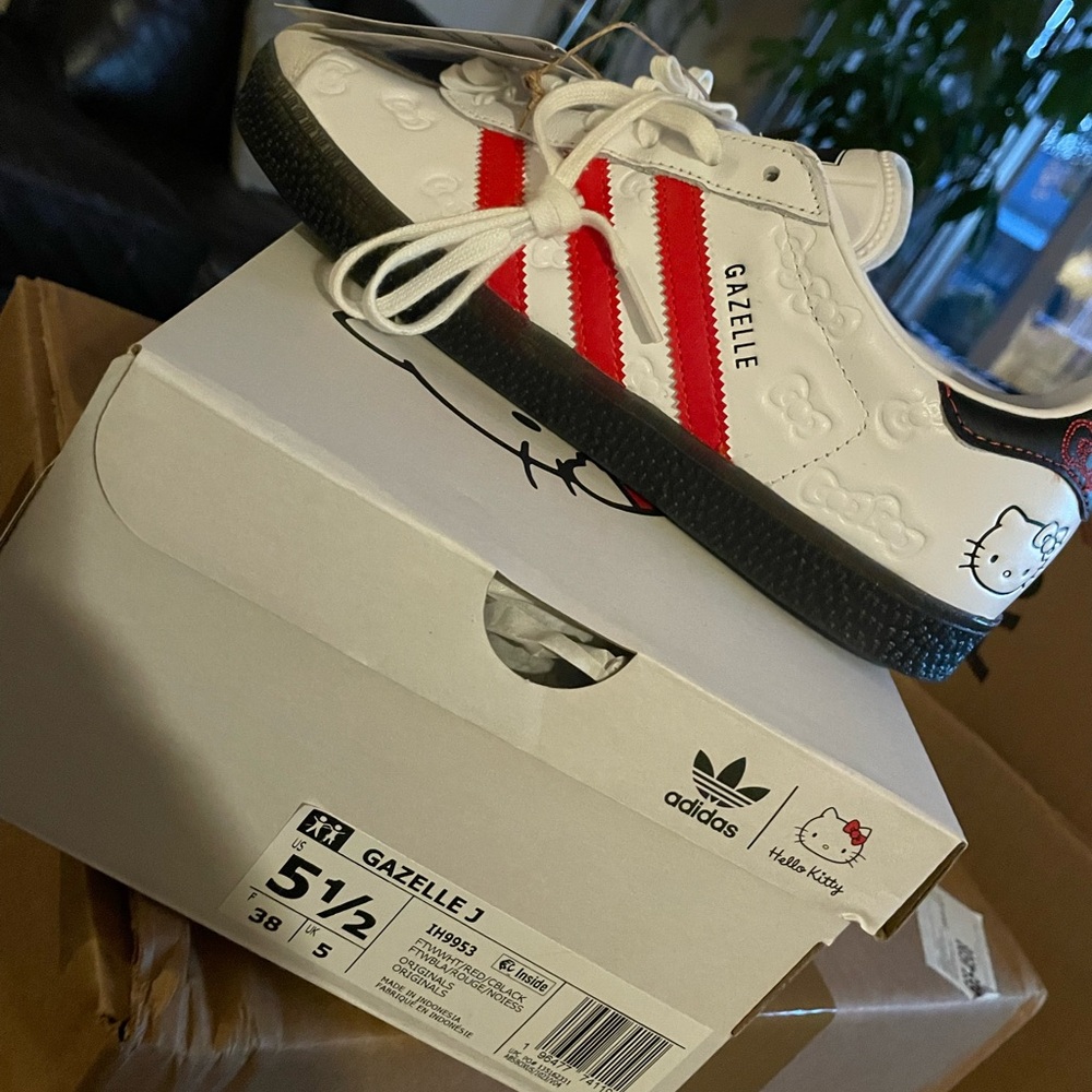 Kids size hello kitty gazelles.I have a 5y and 5.5y. BRAND NEW